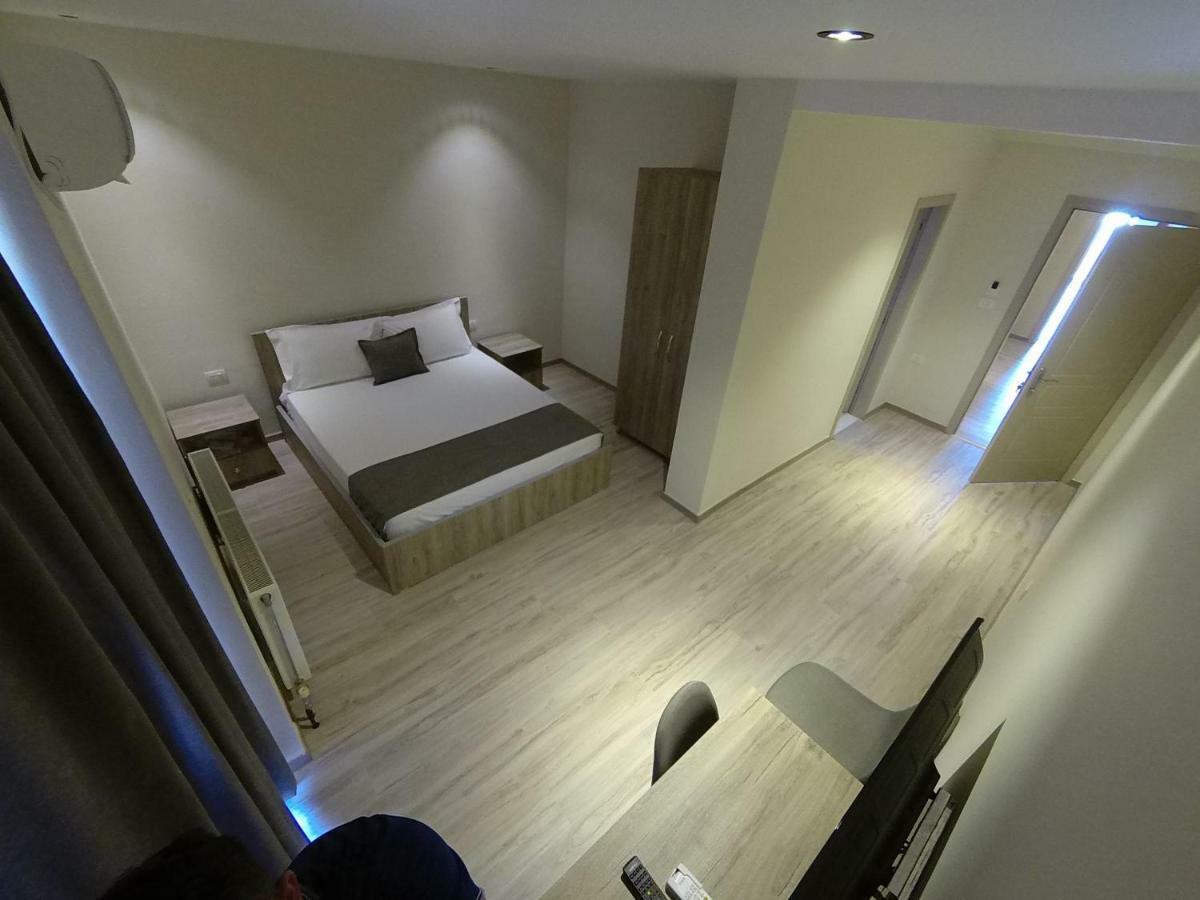 Hotel Vila Nino เบราท ภายนอก รูปภาพ