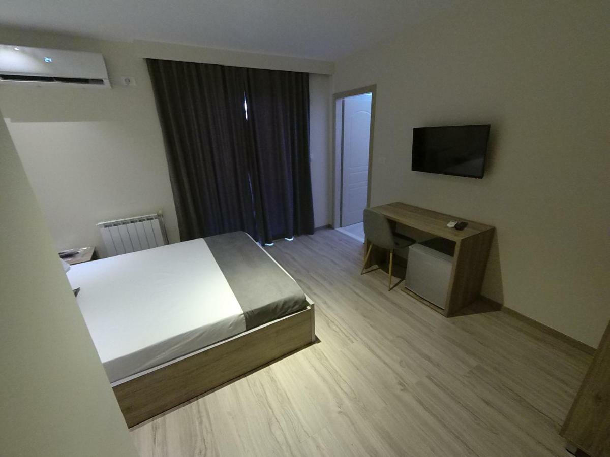Hotel Vila Nino เบราท ภายนอก รูปภาพ